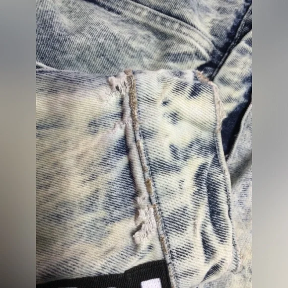 Echo Unlimited Jean Jacket. Size L - Picture 10 of 13